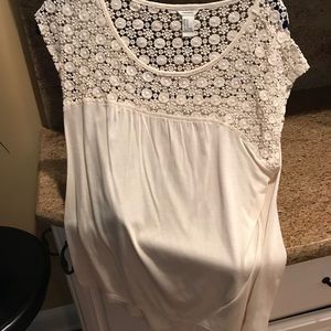 Women’s top with open design